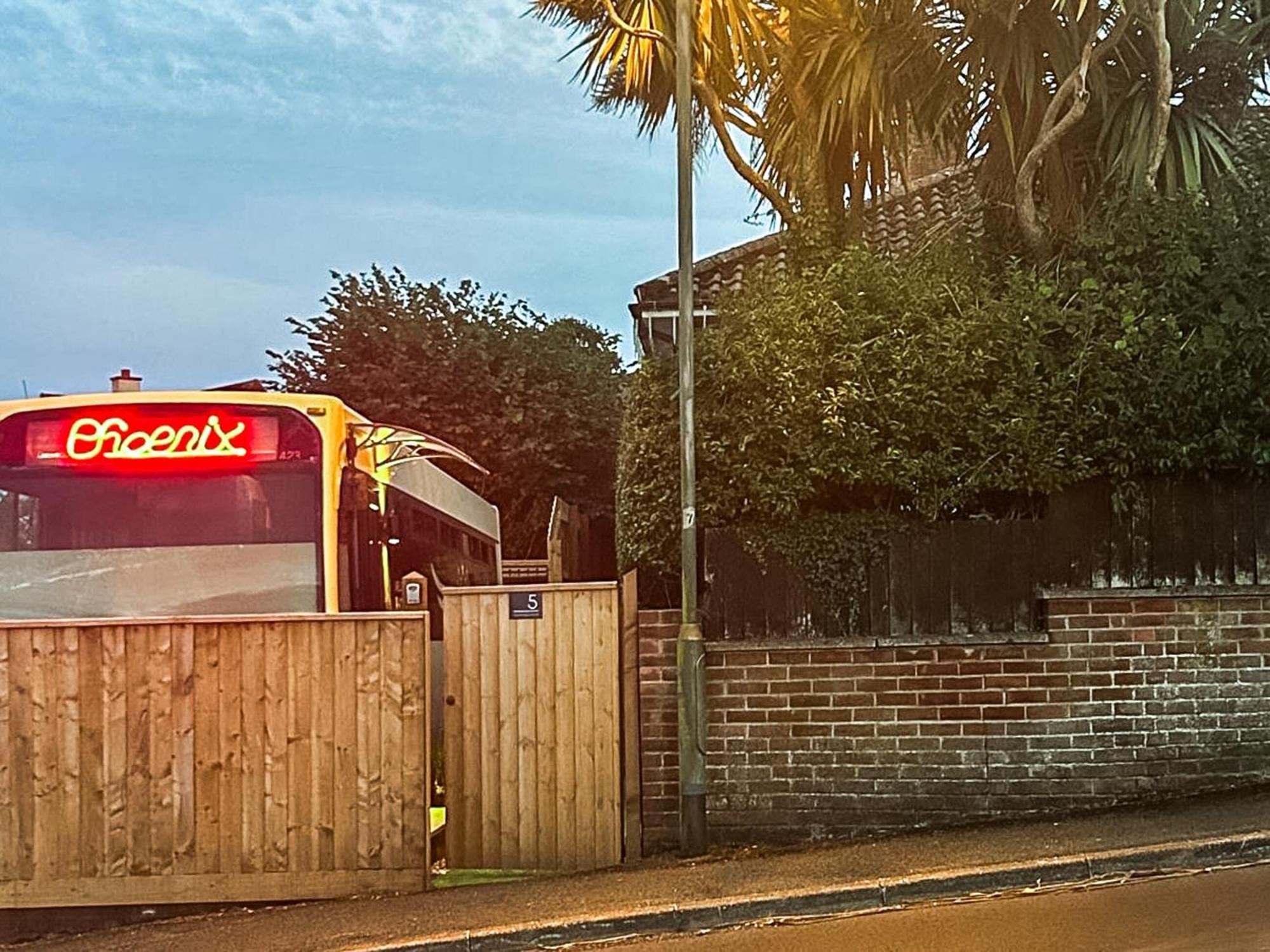 Phoenix Star Bus Villa Goodrington Exterior photo